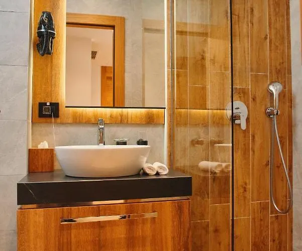 Hotel Zlatibor 4* ズラティボール